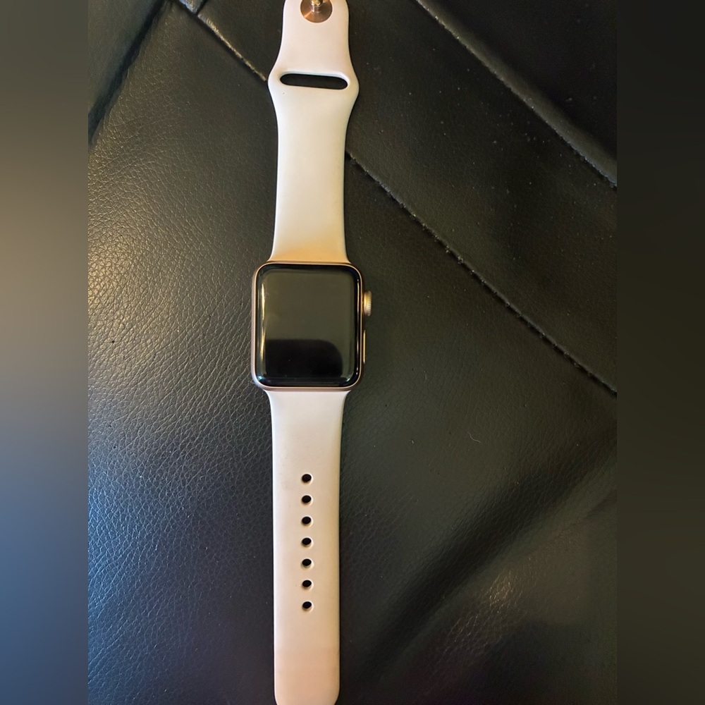 Apple Watch rose gold with pink band